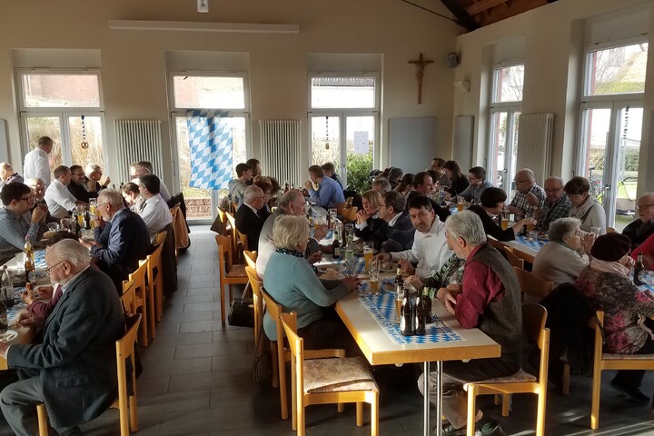 Das Weißwurstfrühstück im Pfarrheim - hier ein Foto von der ersten Ausgabe im Jahr 2020 Das Weißwurstfrühstück